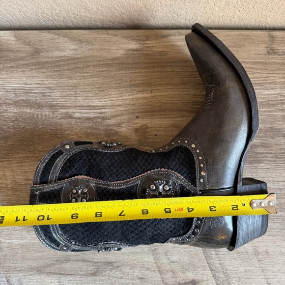 Ariat Desperado Western Boots snip toe antiqued conchos and studs Women’s 8.5 - Picture 16 of 16